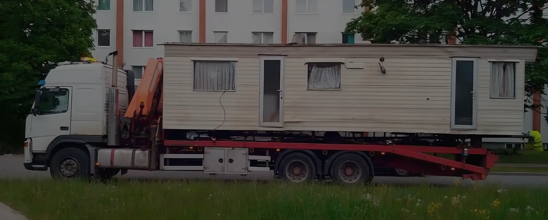 Получить онлайн цены на доставку низким тралом дом вагона в поселке городского типа Маслова Пристань (Центральный округ - Белгородская область) на сайте самостоятельно